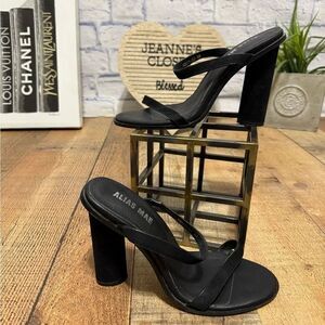 ALIAS MAE
Amina Block Heel Sandal In Black